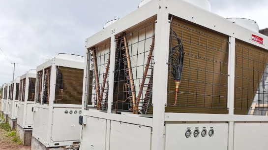 養(yǎng)鴨場老板：熱泵供暖溫度高，費用比燒煤還省！